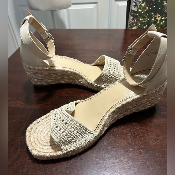 NWT Vince 
Camuto Jellisa
Cream/beige Espadrille
Wedge Platform Sandals 12W - Picture 1 of 9